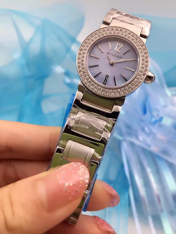 ブルガリ時計正面デザイン